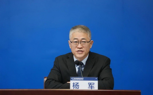 尊龙凯时 集团：保障抗疫药品24小时生产，四家连锁药店全力保供